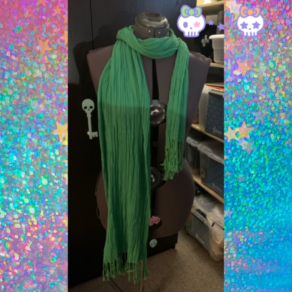 Green Scarf - Picture 1 of 2